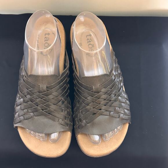 Taos Footwear Brown Woven Sandals - Picture 3 of 11